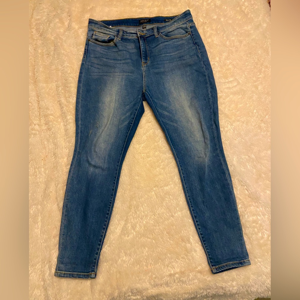 Judy Blue Jeans Slim Fit
Size 15/32